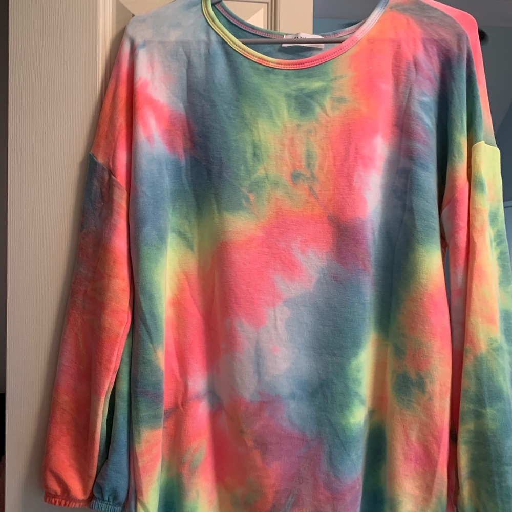 First Love tie dye pullover